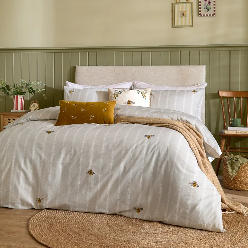 Ramble Bees Duvet Cover Set Natural