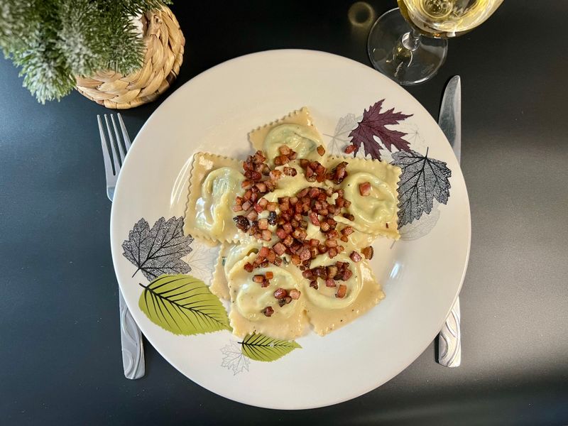 Ravioli au poireau, sauce crème vin blanc, pancetta - 4 personnes Ravioli au poireau, sauce crème vin blanc, pancetta - 4 personnes