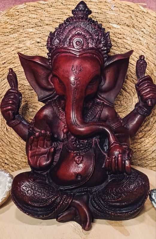 Ganesh color burdeos