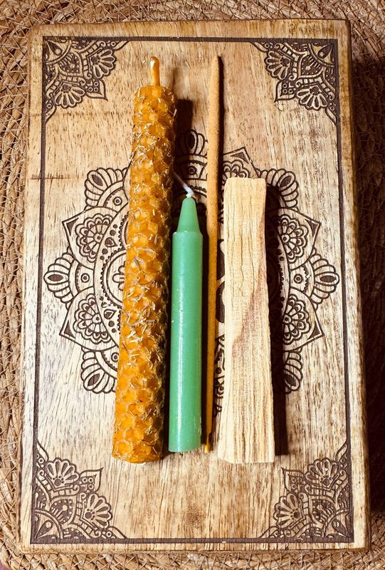Ritual vela de miel herbolea ritualizada para ayudar en la salud física o emocional