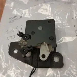 P38 Lower Tailgate Locking Mechanism