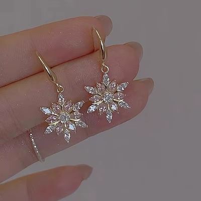 Snowflake earrings - Christmas jewelry