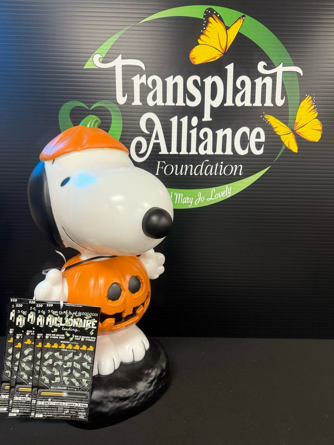 09.18.25 2-ft Lighted Snoopy Blow Mold + $100 in PA Scratchers