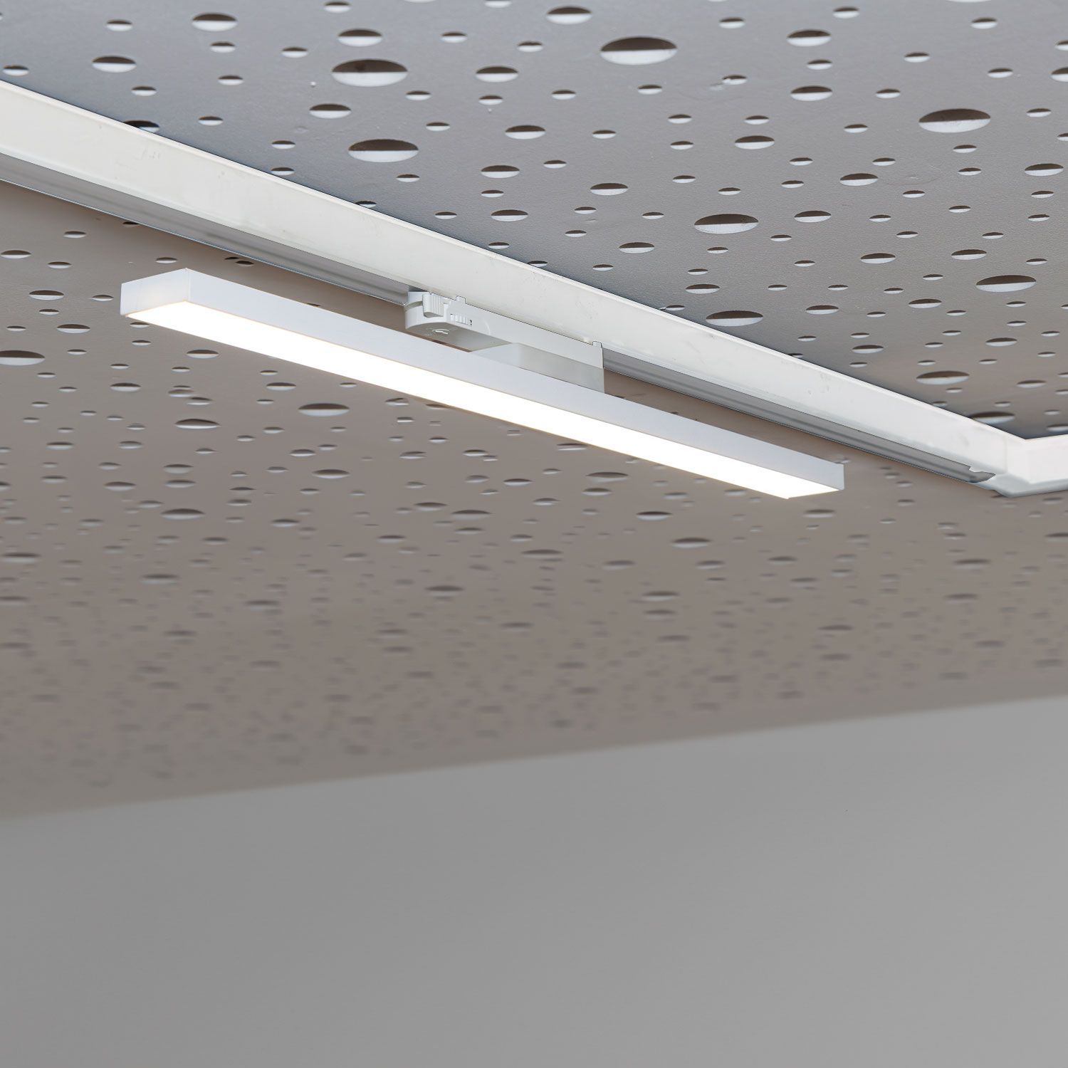 3-PH Linearleuchte prismatisch, 60cm, 32W, weiß, 3000|3500|4000K, CRI90, dimmbar