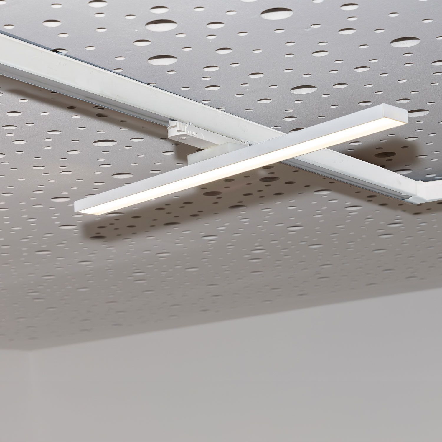 3-PH Linearleuchte prismatisch, 60cm, 32W, weiß, 3000|3500|4000K, CRI90, dimmbar