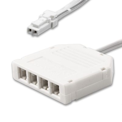 MiniAMP 4-fach Verteiler (1 male-Stecker an 4 female-Buchsen), 30cm, 2-polig, weiß, max. 3,5A