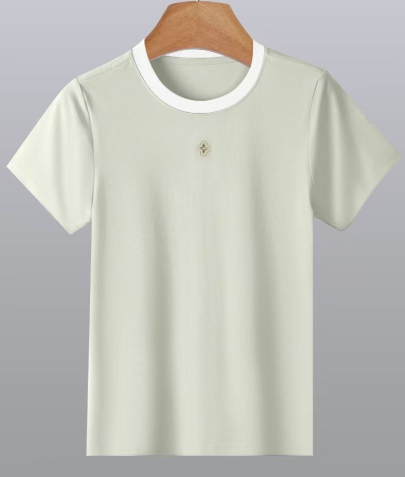 Light green short-sleeved T-shirt with white trim
