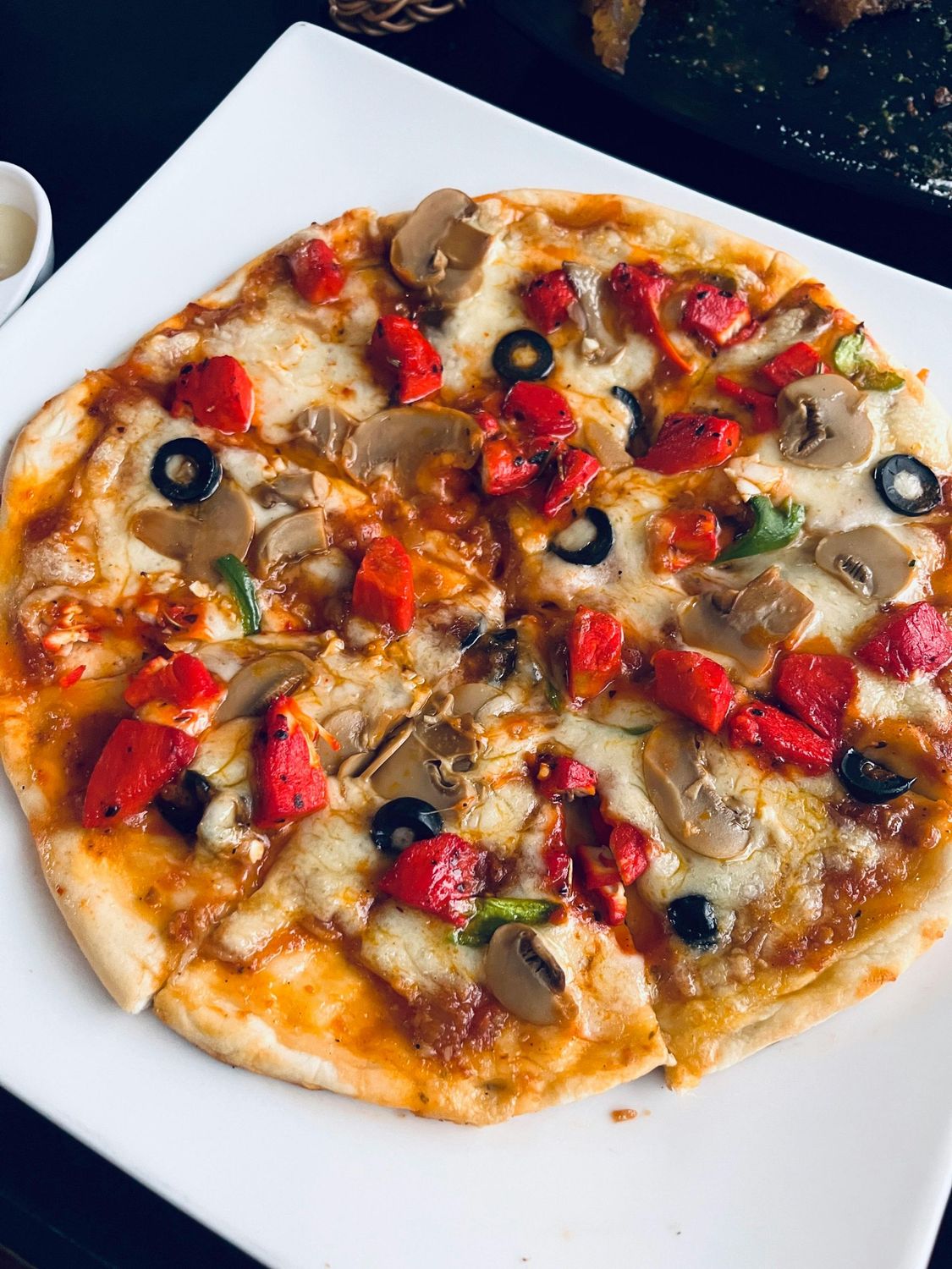 Capriccioso (Cheese, Beef Salami, Chicken Frankfurters Capsicum, Mushroom, Green & Black Olives)