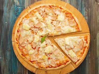 Pizza Hawaiian	(Cheese, Pineaple, chicken)