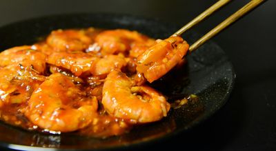 Prawns Shashlik (Prawns, Rich or French Fries, Mixed Vegetables, Onion Salad) Prawns Shashlik (Prawns, Rich or French Fries, Mixed Vegetables, Onion Salad)