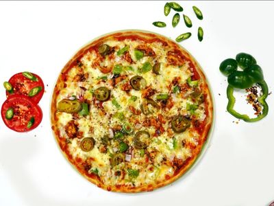 Chicken Fajita Pizza (Cheese, Chicken, Capsicum, Onions and jalapeno with Italian Herbs)