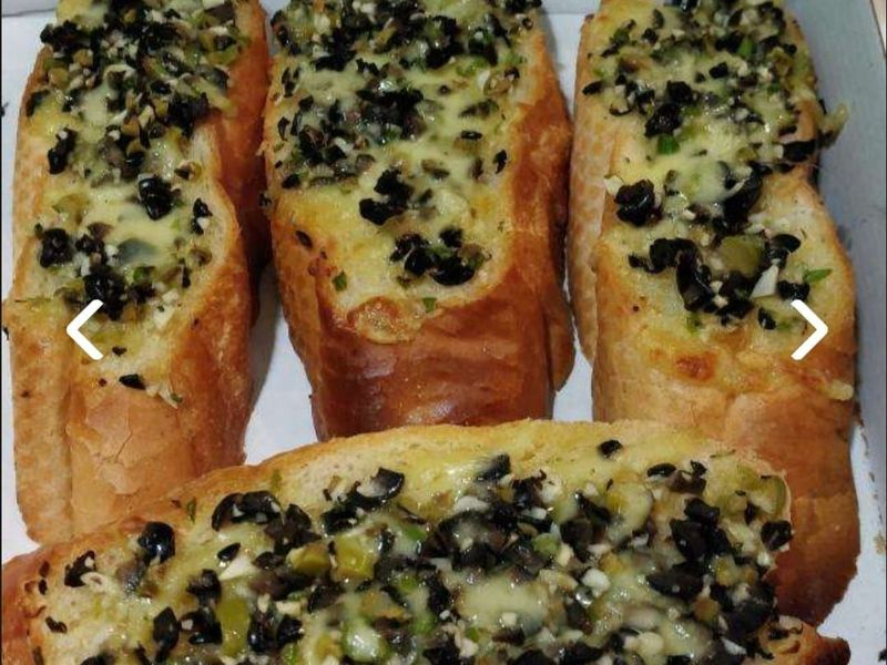 Special Garlic Bread (Chilies, Garlic, Black and Green Olives)