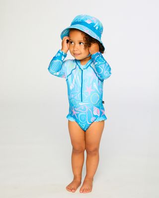 Chapeau de plage bleu imprimé coquillages