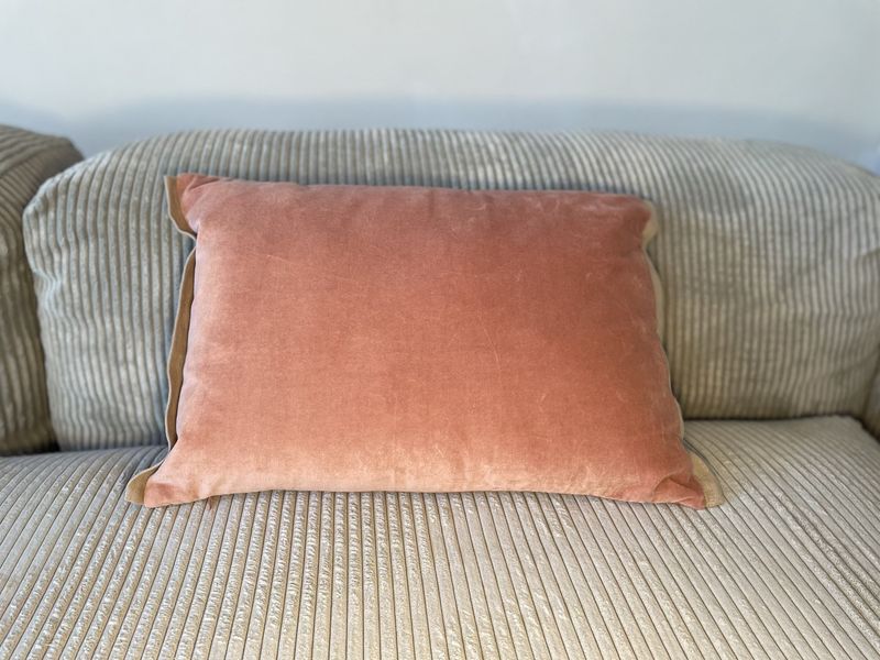 Medicis kussen 35x50 cm Lichtroze terracotta