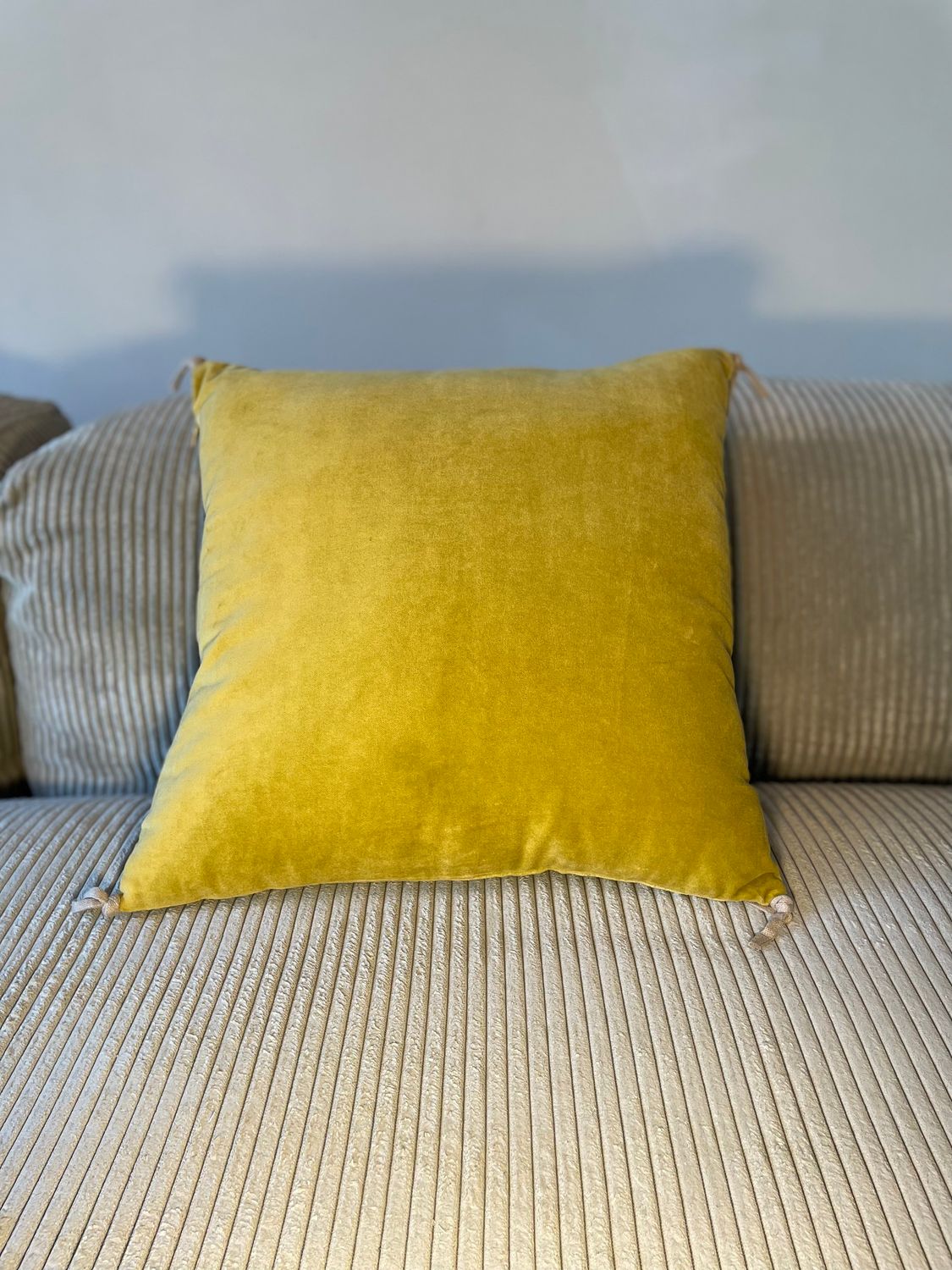 Lyric kussen 45x45 Geel