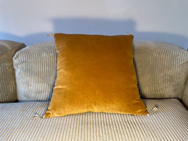 Lyric kussen 45x45  Tabak