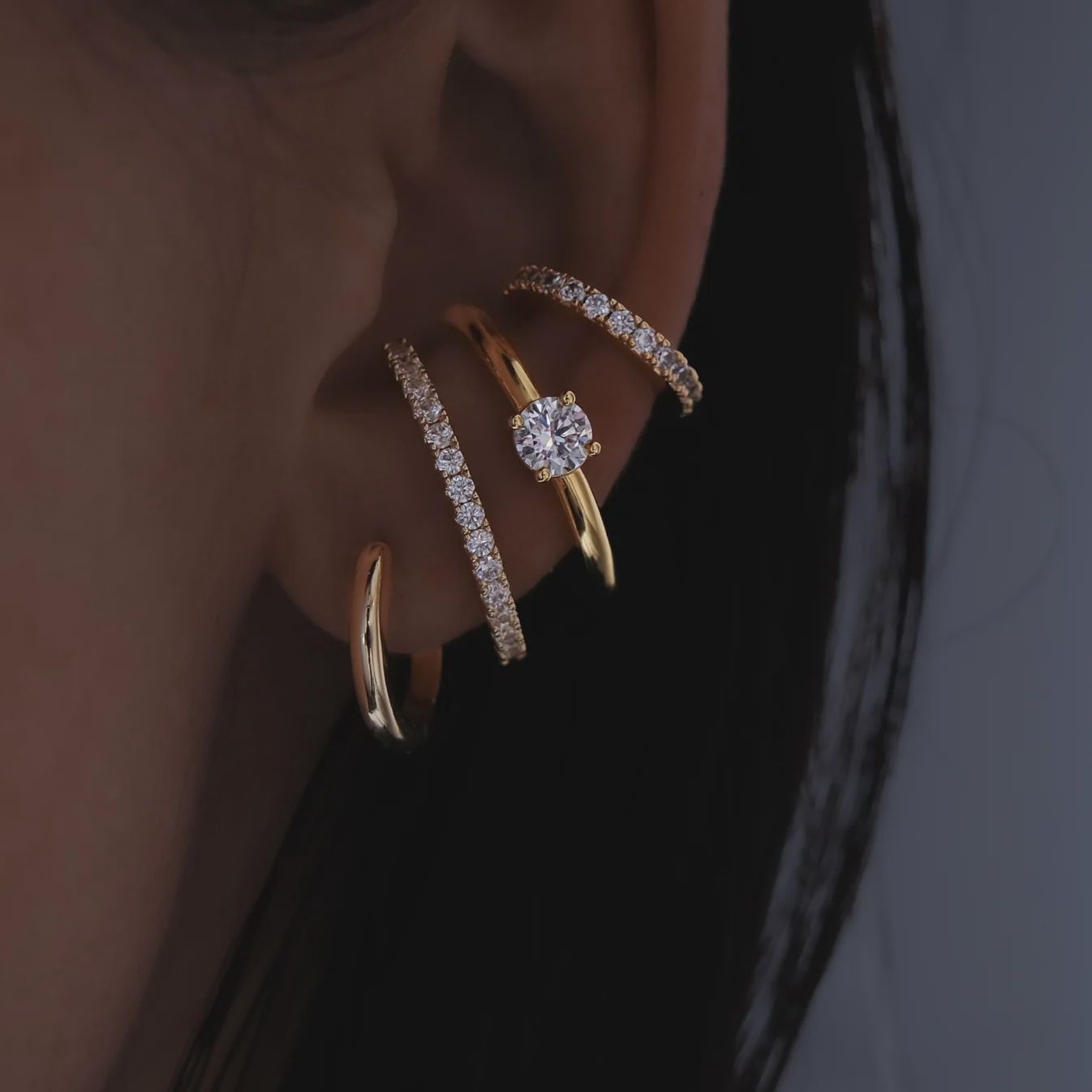 Diamond hug earstud - Gold
