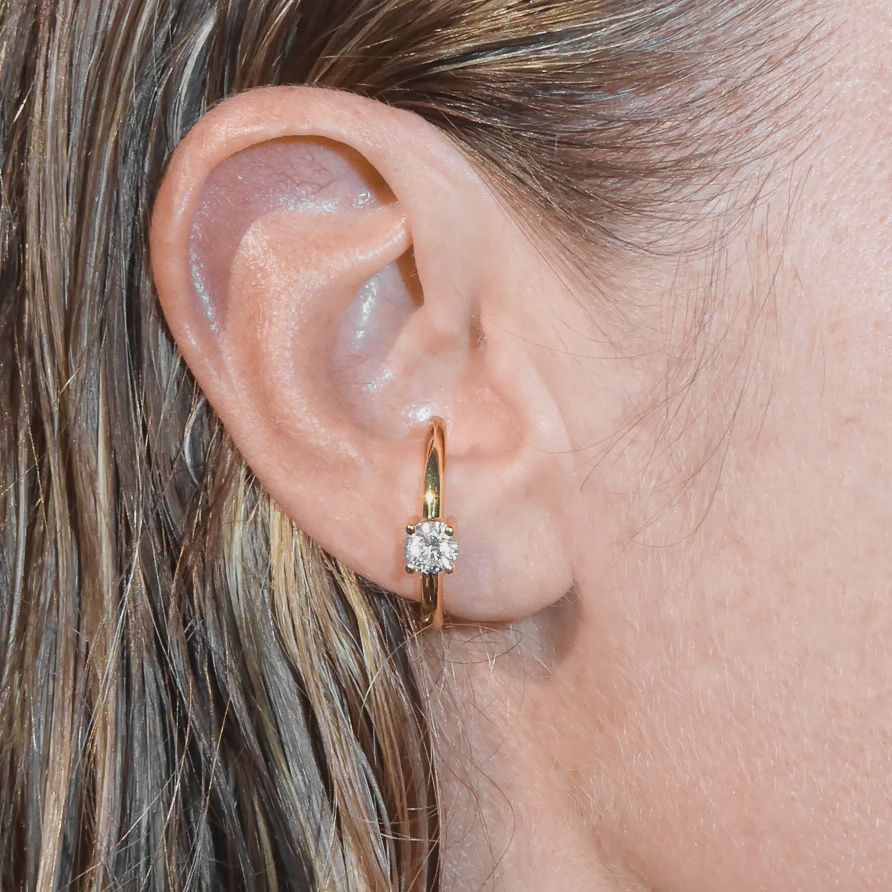 Solitaire hug earstud - Gold