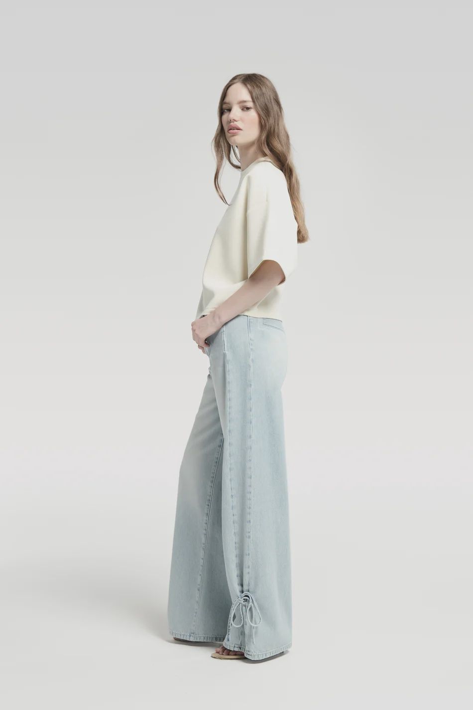 Tailored straight jeans with knot detail