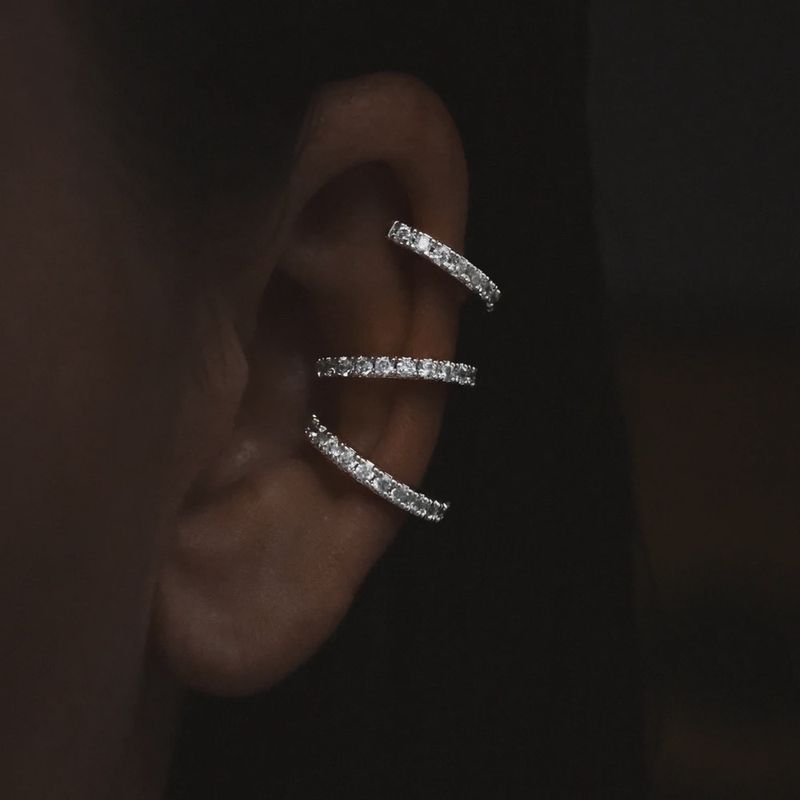 Classic diamond earcuff