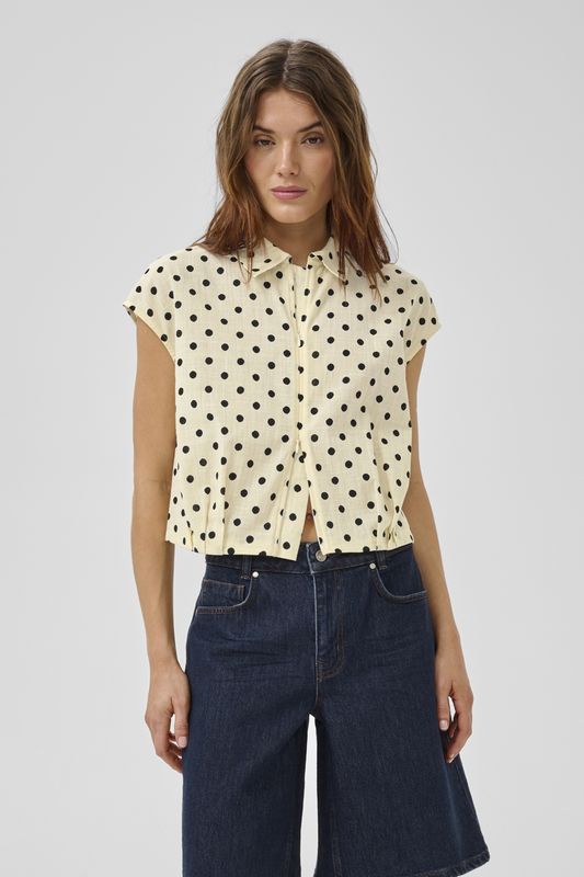 MWnada shirt