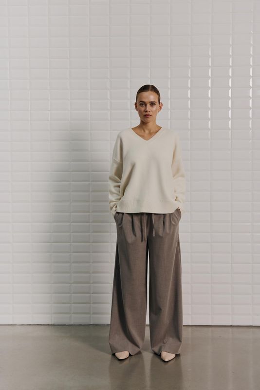 Cooper V-neck pullover