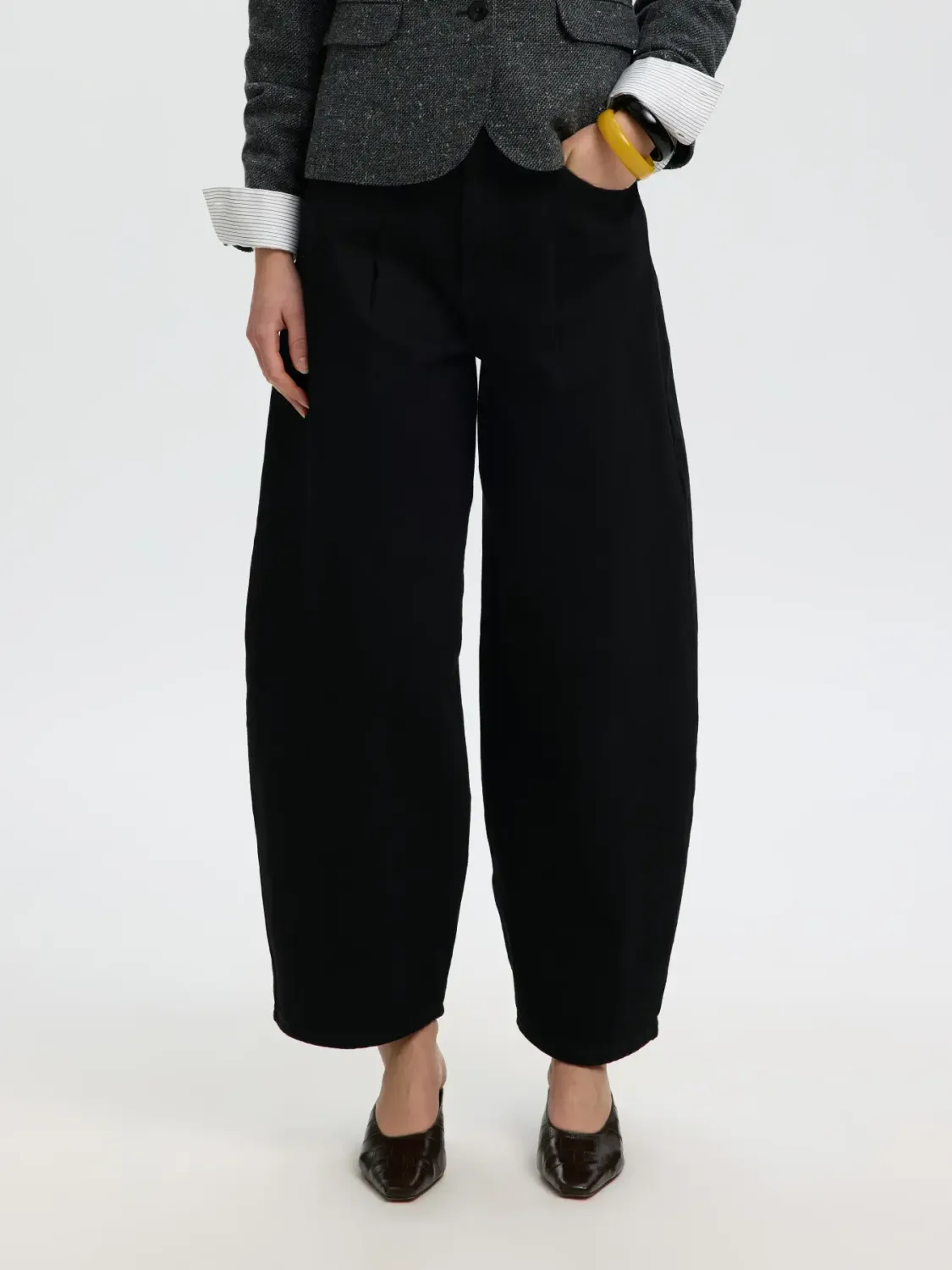 Nanet barrel black