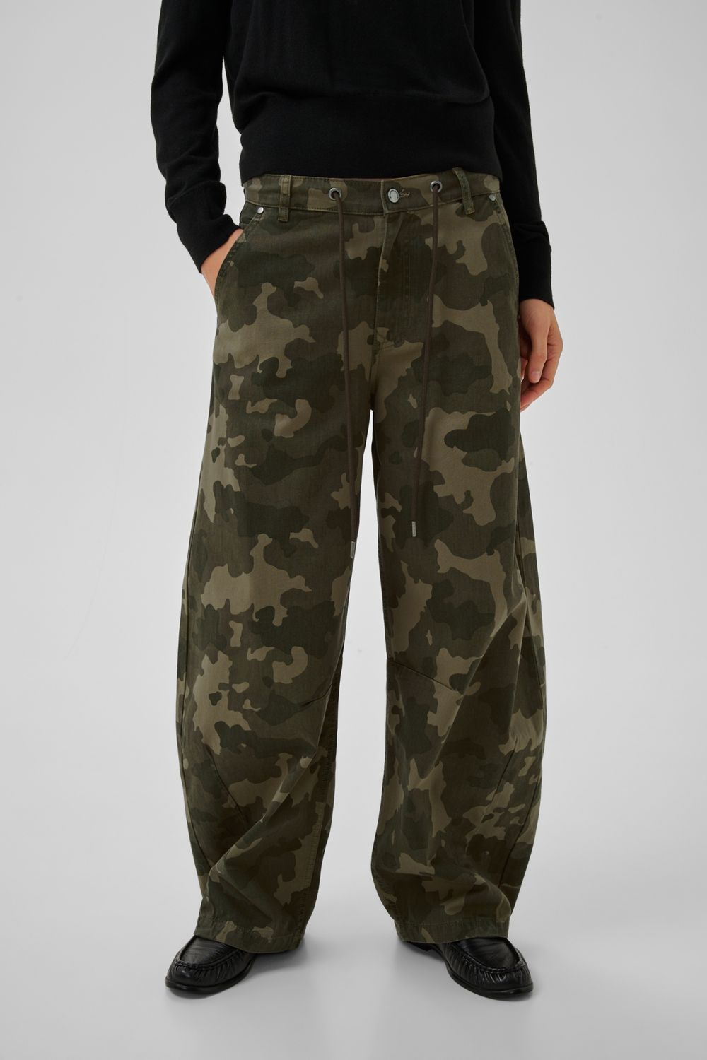 FroMW camouflage pants