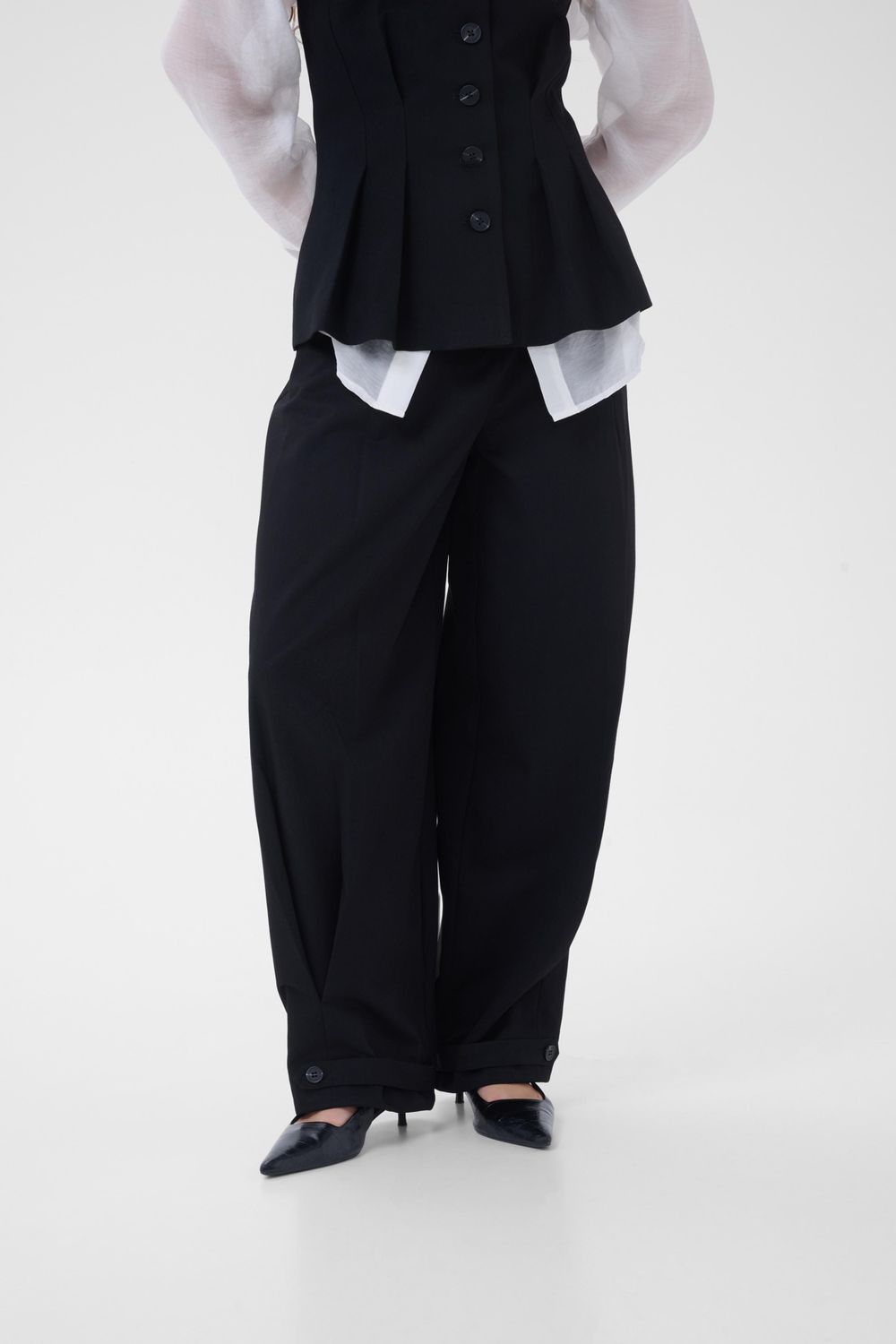 EvelinaMW barrel pants