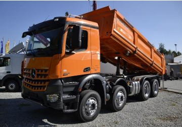 DUMP TRUCK