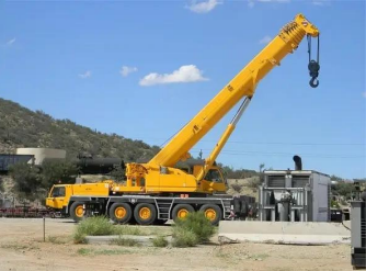 MOBILE CRANE