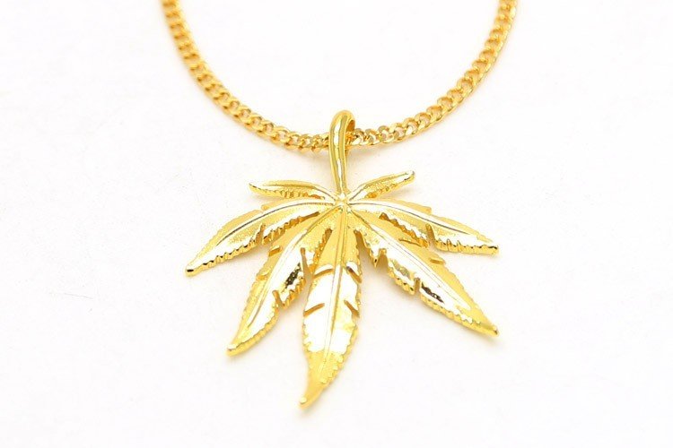 Collier Feuille De Cannabis  (Pendentif fourni avec la chaîne)