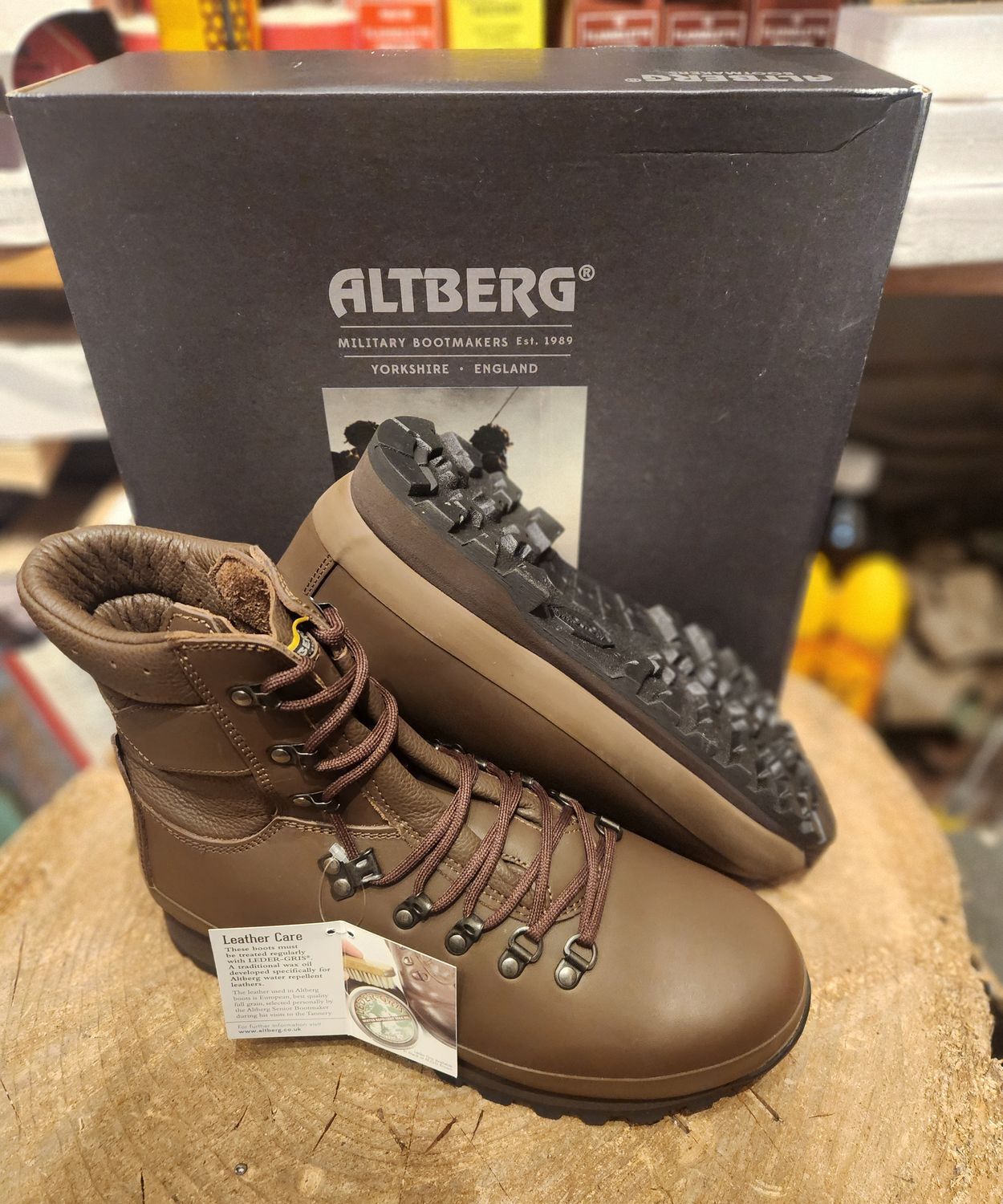Genuine British Army Altberg Defender Combat Boots Size 9L Genuine British Army Altberg Defender Combat Boots Size 9L