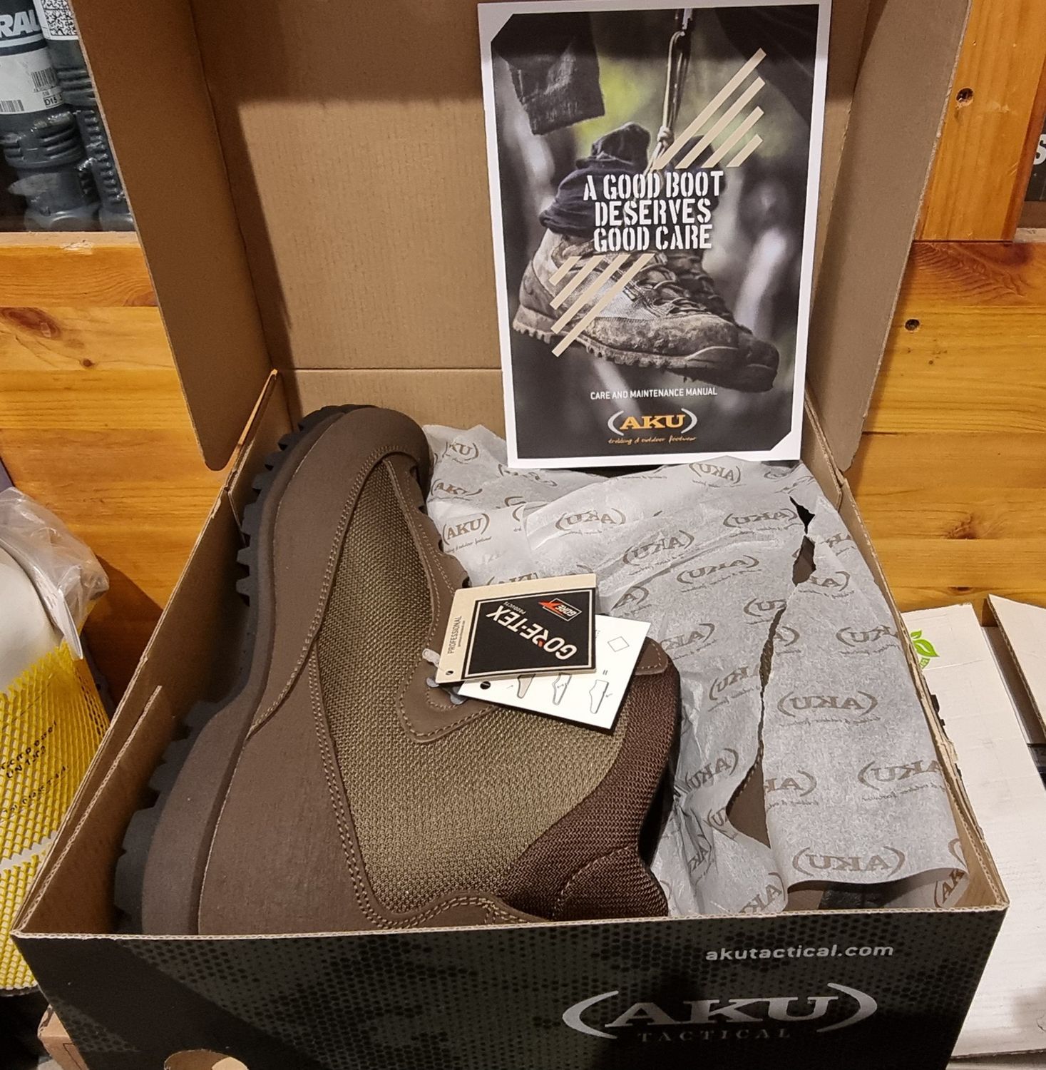 Genuine British Army AKU Pilgrim Gortex Combat Boots Size 8L