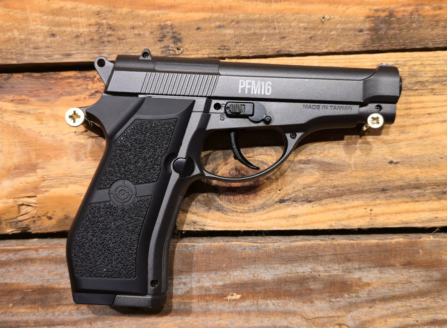 S/H Crosman PFM16 4.5mm CO2 Air Pistol S/H Crosman PFM16 4.5mm CO2 Air Pistol