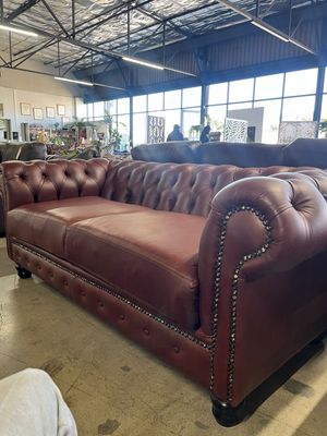 Standard Chesterfield 4 seater Couch in Fullgrain Leather