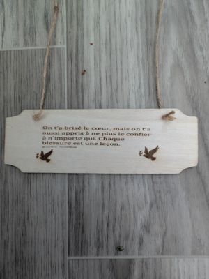 panneaux en bois non finis avec trous pré-coupés citations