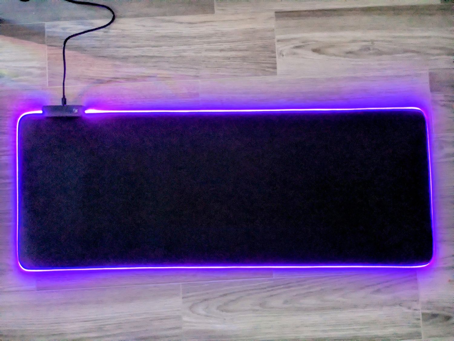 RGB Gaming Mouse Pad, 7 LED couleur avec14 mode d’éclairage, effets arc-en-ciel