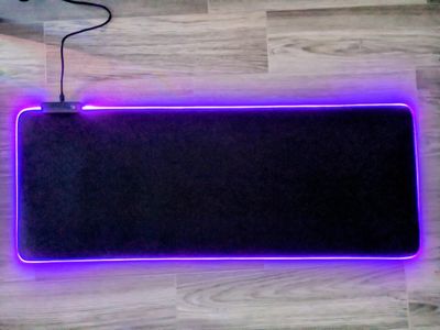 RGB Gaming Mouse Pad, 7 LED couleur avec14 mode d’éclairage, effets arc-en-ciel