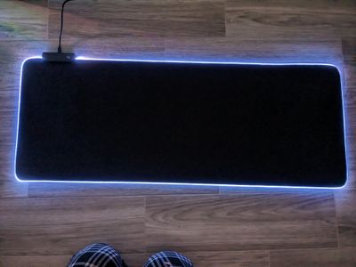 RGB Gaming Mouse Pad, 7 LED couleur avec14 mode d’éclairage, effets arc-en-ciel