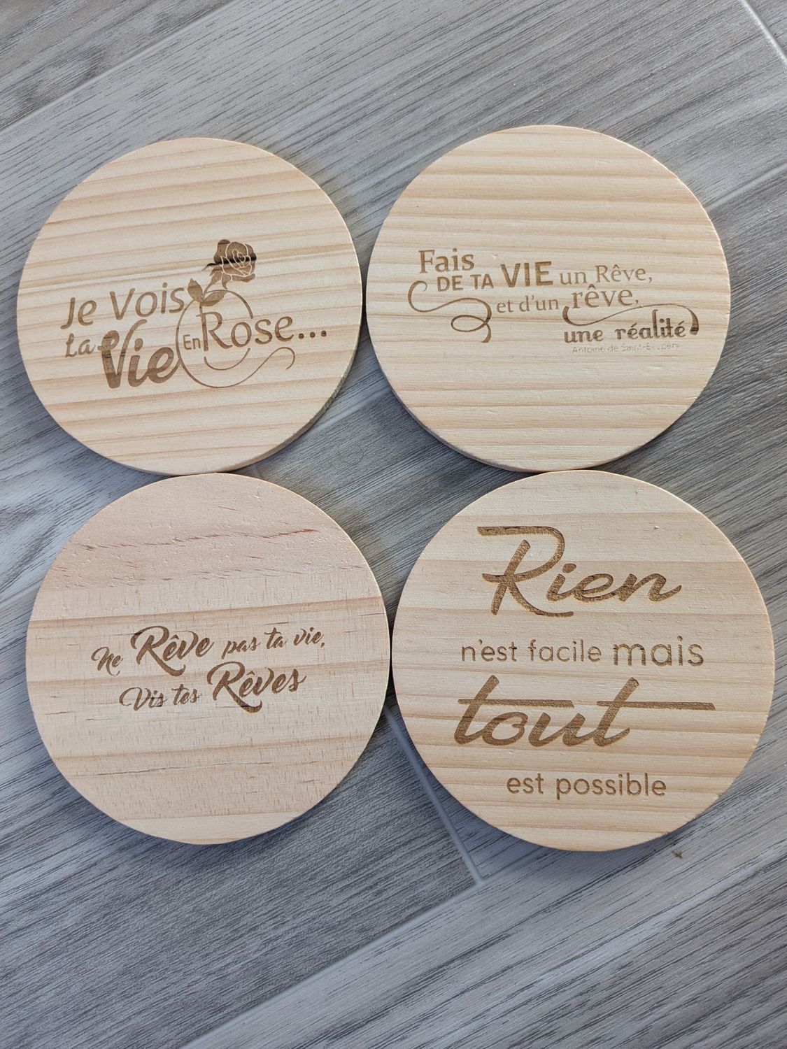 dessous de verre en bois brut, ronds