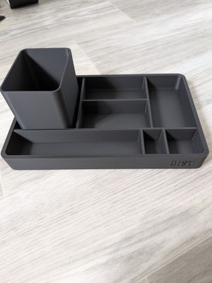Plateau et gobelet à crayons pour un bureau