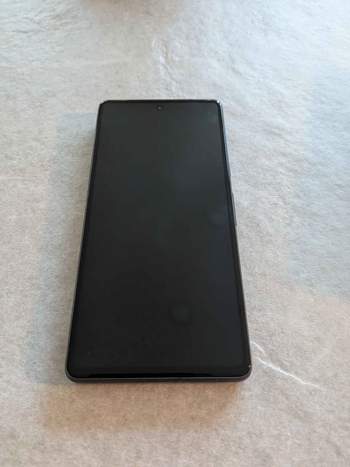 Pixel 7 avec étui 128 GIG