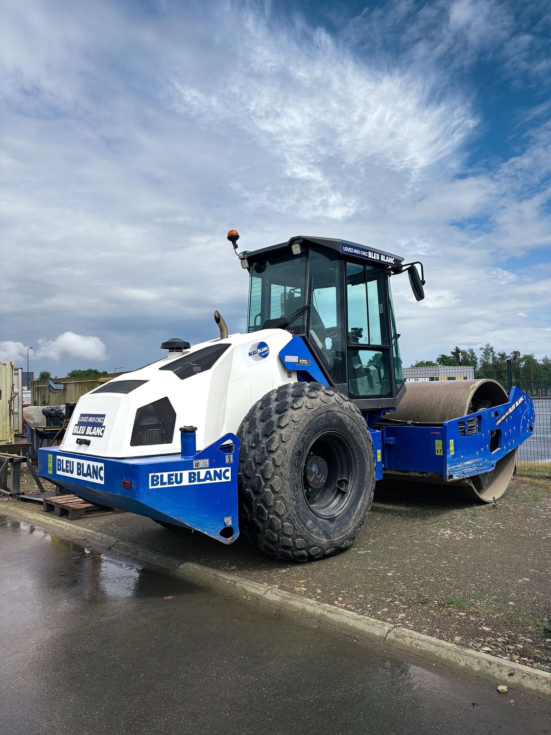 Rouleau compacteur