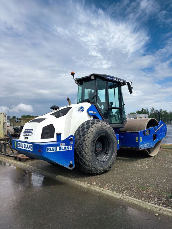Rouleau compacteur
