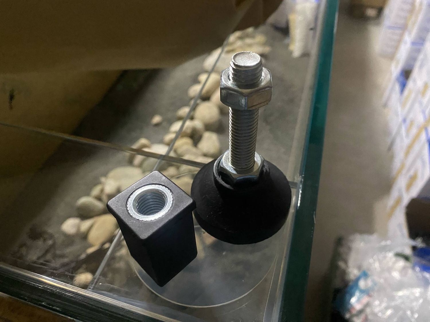 Stålforsterket nylon-fot til aluminiumsreol