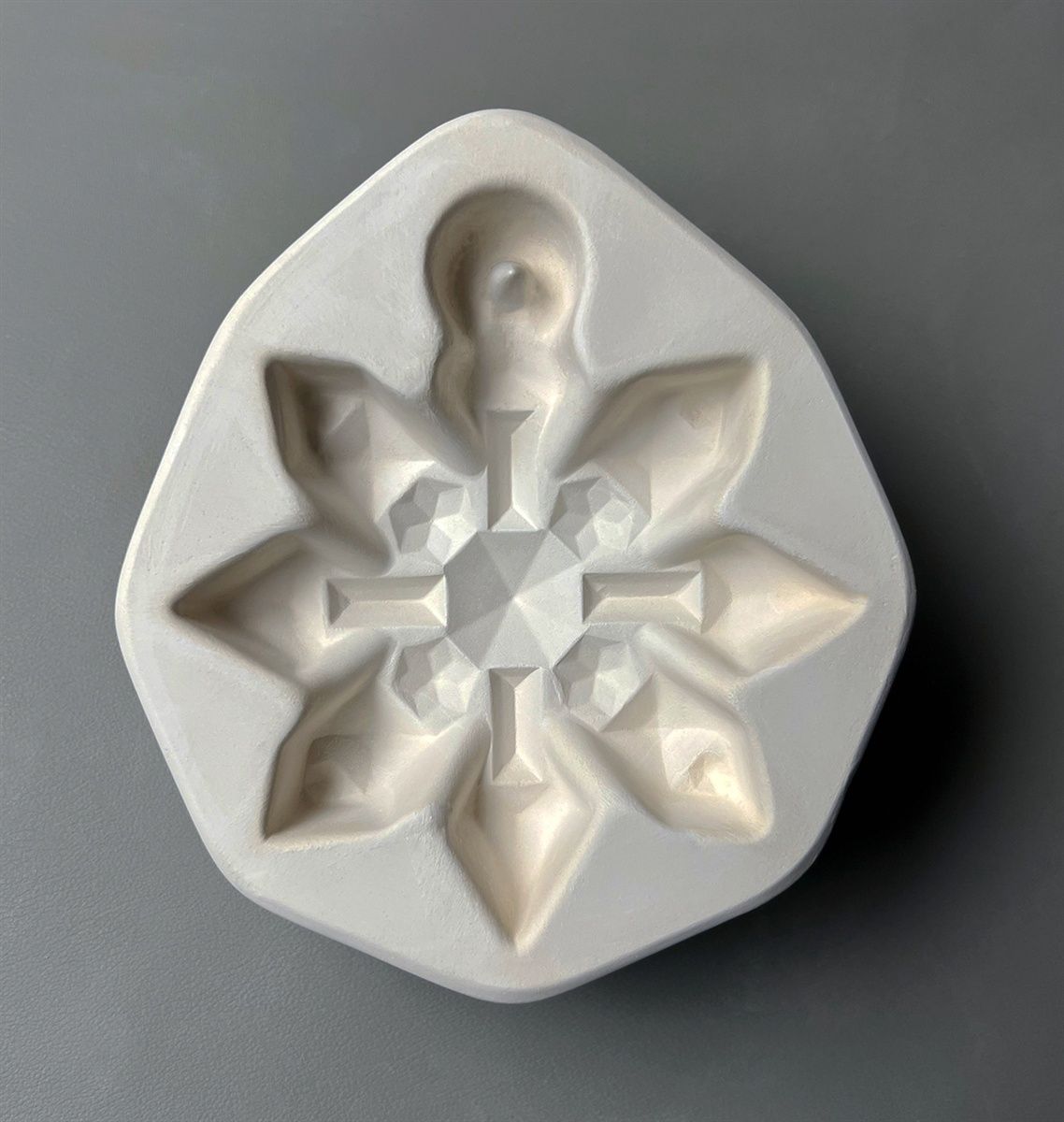 LF251 Faceted Flake Ornament