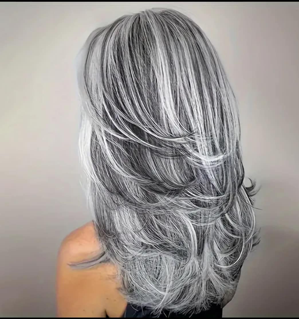 gorgeous silver\white long layered wig