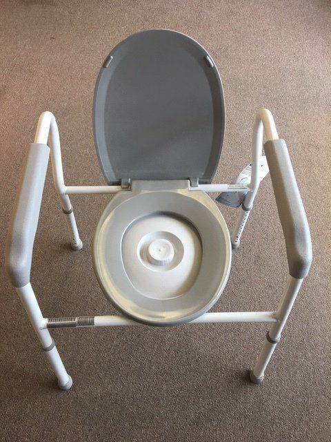 COMMODE BUCKETS W/LID/HNDL