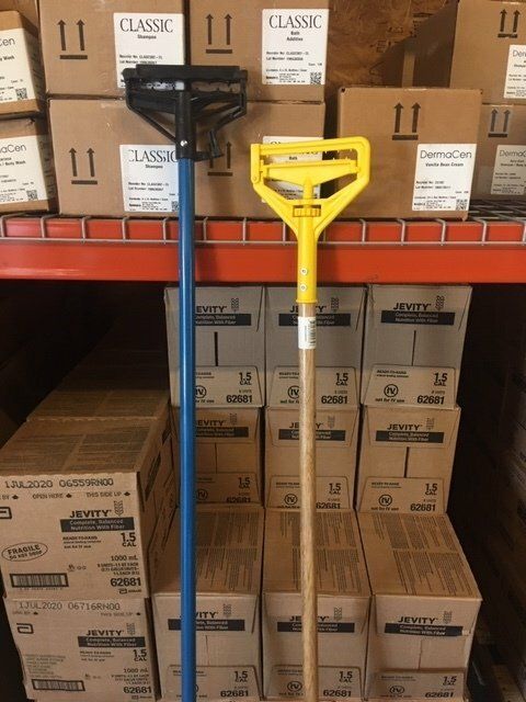 MOP HANDLE JANITOR PULL-THRU